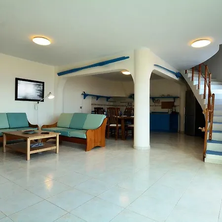 Villa Hannah - Stunning Sea Views - Roof Terrace *