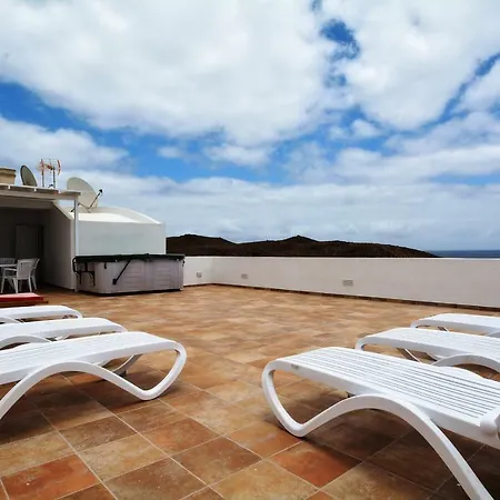 Villa Hannah - Stunning Sea Views - Roof Terrace *