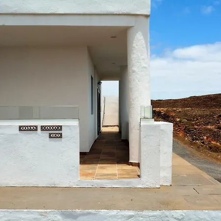 Hannah - Stunning Sea Views - Roof Terrace