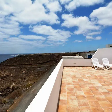 Hannah - Stunning Sea Views - Roof Terrace