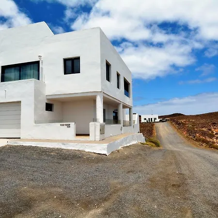 Hannah - Stunning Sea Views - Roof Terrace