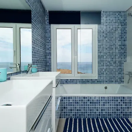 Villa Hannah - Stunning Sea Views - Roof Terrace *