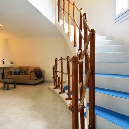 Hannah - Stunning Sea Views - Roof Terrace