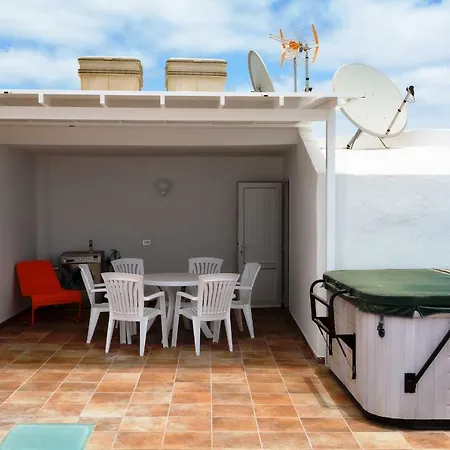Hannah - Stunning Sea Views - Roof Terrace *